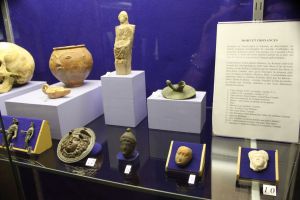 Gifts and memorabilia provided for assuring passage into the afterlife and giving the dead comfort - from the Gallo-Roman period.